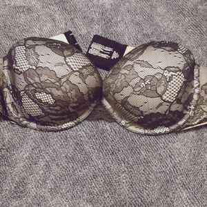 Victoria secret lace strapless bra 36C